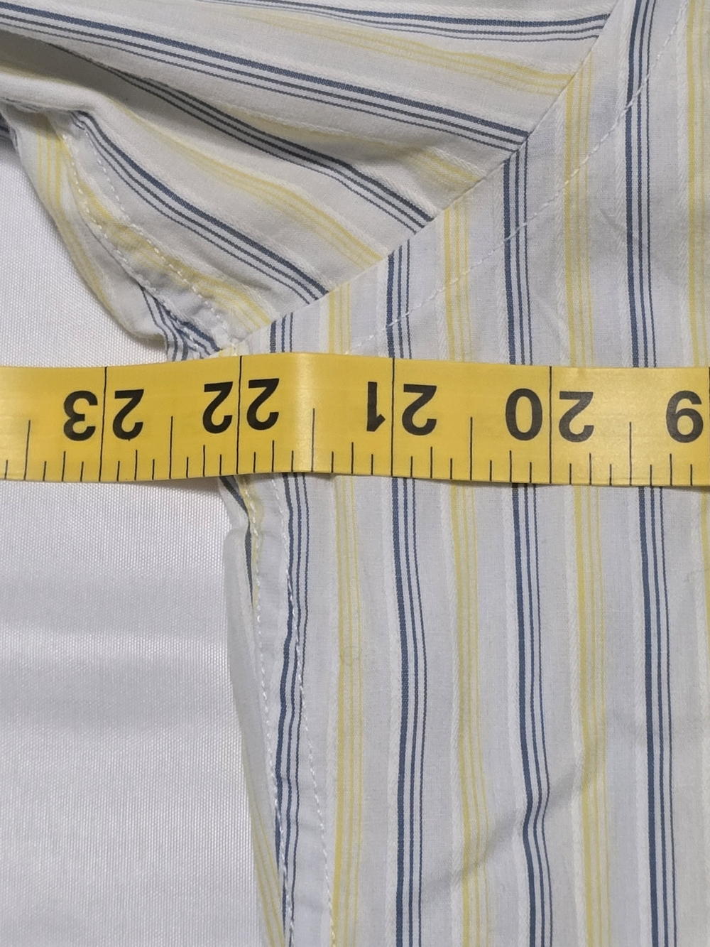 Men's Banana Repubic Classic Button-Down Shirt - Picture 4 of 6